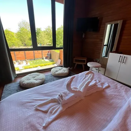 Cetgardenbungalow Hotel *